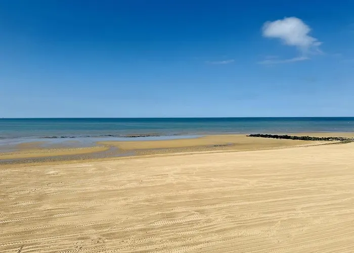 Face A La Mer, Les Pieds Dans L'eau