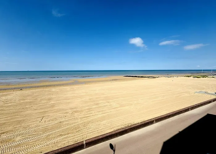 Face A La Mer, Les Pieds Dans L'eau *