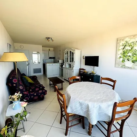 Face A La Mer, Les Pieds Dans L'eau * Courseulles-sur-Mer