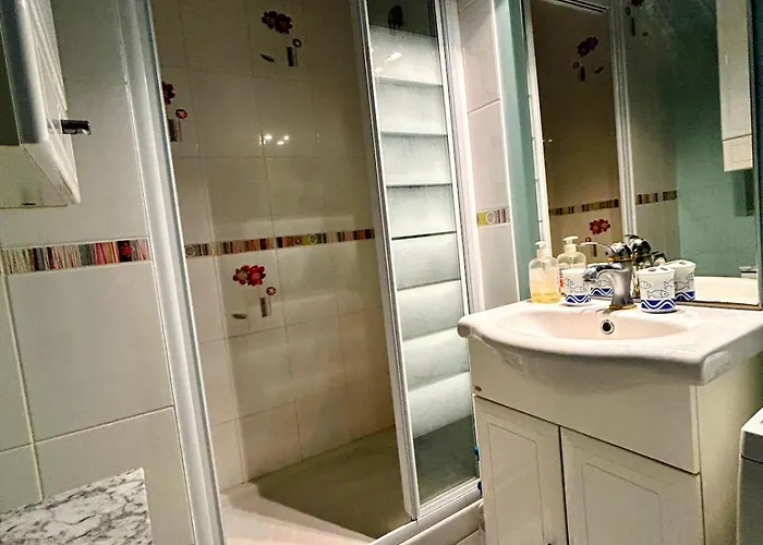 Face A La Mer, Les Pieds Dans L'eau *